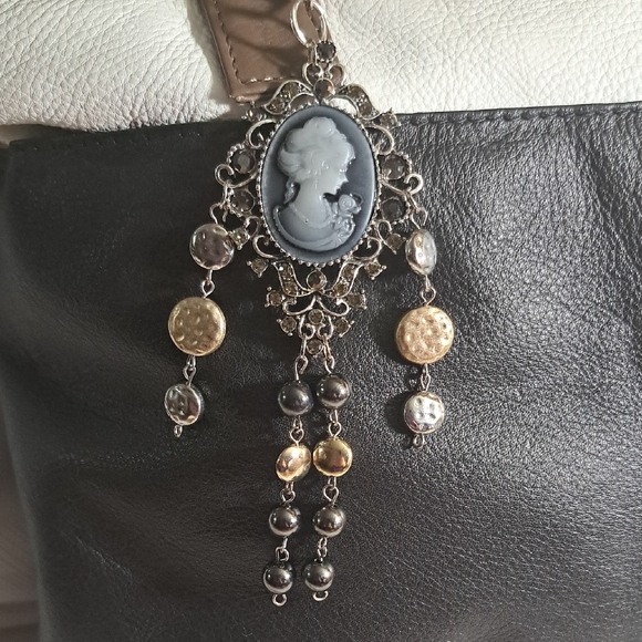 Hand Crafted Handbags - Hand Crafted Elegant Cameo Pendant Bag Jewelry  Gold  Silver Accents